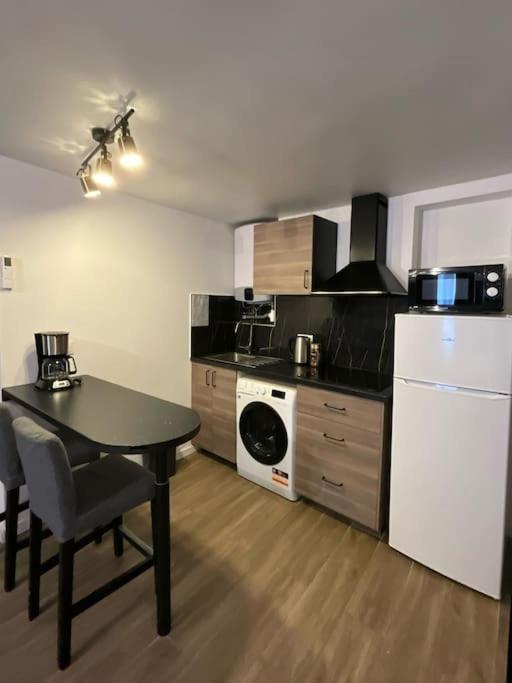 Ks Paris Studio Appart Near Station Gare Du Nord And Gare De L Est Buitenkant foto